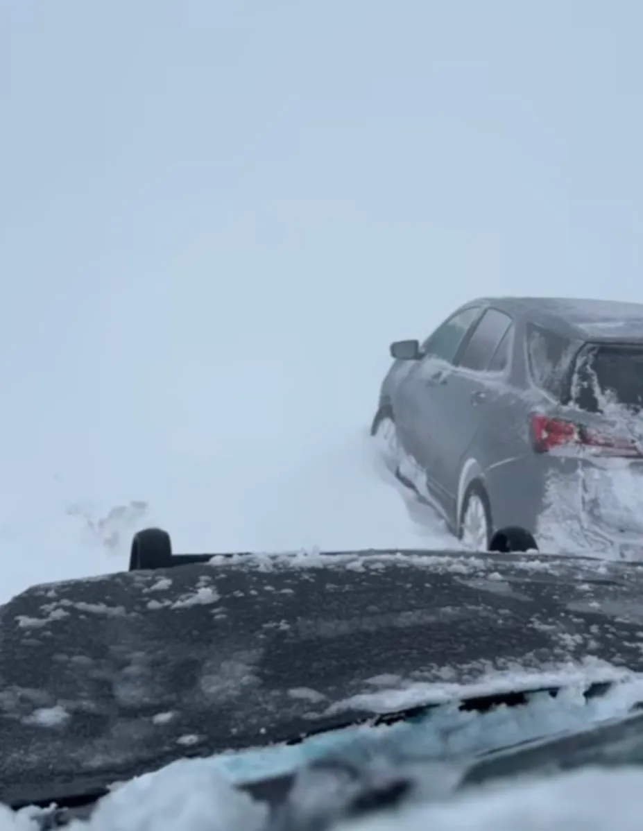 Whiteout conditions close Donner Summit freeway amid high winds